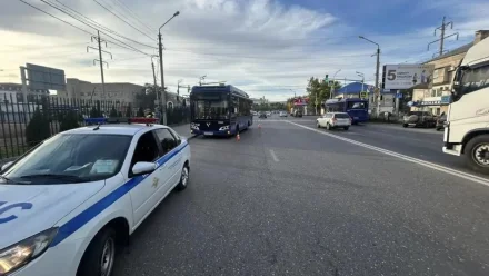 Сегодня в Астрахани 10-летняя девочка попала под колёса автобуса