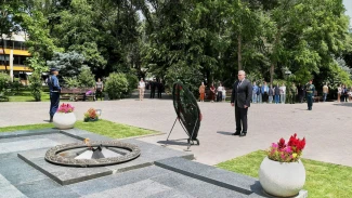 Игорь Бабушкин почтил память погибших астраханцев в годы Великой Отечественной войны