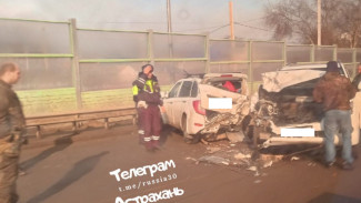 В Астрахани в ДТП на Милицейском мосту пострадала 53-летняя женщина