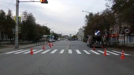 На дорогах Астрахани обновляют «зебры»