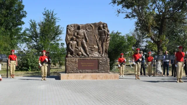 В Астраханской области торжественно открыли мемориал погибшим воинам СВО