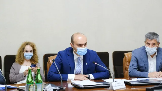 В Астрахани хотят расширить список отраслей, пострадавших от COVID-19