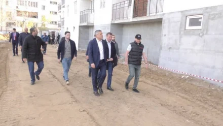 В Астрахани новый дом для переселенцев подключают к коммуникациям