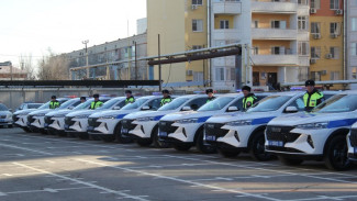 В Астрахани госавтоинспекторы получили новые автомобили