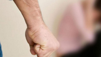 В Астраханской области мужчину подозревают в истязании пятерых детей