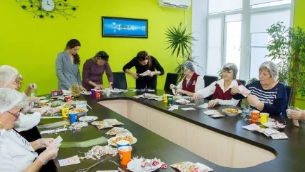 Астраханские волонтёры собирают чайные наборы для бойцов СВО