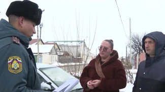 Сотрудники МЧС напоминают астраханцам о повышенной пожароопасности