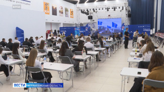 Сегодня астраханцы сели за парты, чтобы написать "Диктант Победы"