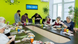 Астраханские волонтёры собирают чайные наборы для бойцов СВО