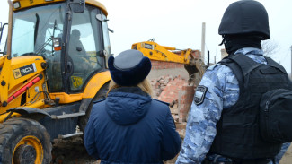 В Трусовском районе Астрахани снесли самовольно построенный дом