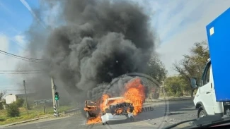 На дороге в Астрахани загорелся автомобиль 