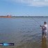 Астраханские рыбаки прикармливают рыбу кукурузой в медовом соусе