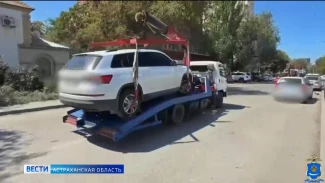 Оставленные астраханцами авто в очереди на АЗС, будут эвакуированы на штрафстоянку