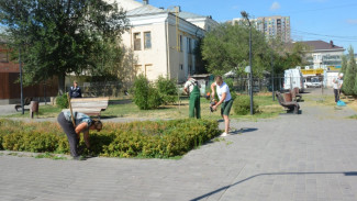 В Астрахани провели масштабную уборку в парке «Дружба»