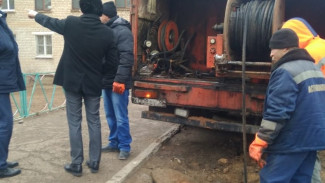 В Астрахани ликвидируют провал на улице Адмирала Нахимова