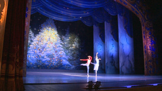 Семьи астраханских бойцов СВО посетили балет «Щелкунчик»