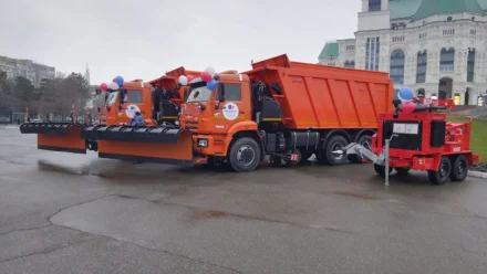 Коммунальные службы Астрахани пополнились новой спецтехникой