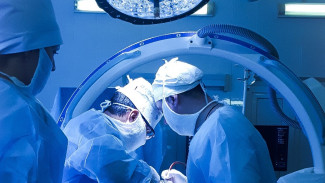 В Астрахани хирурги спасли 38-летнего мужчину с разбитой топором головой