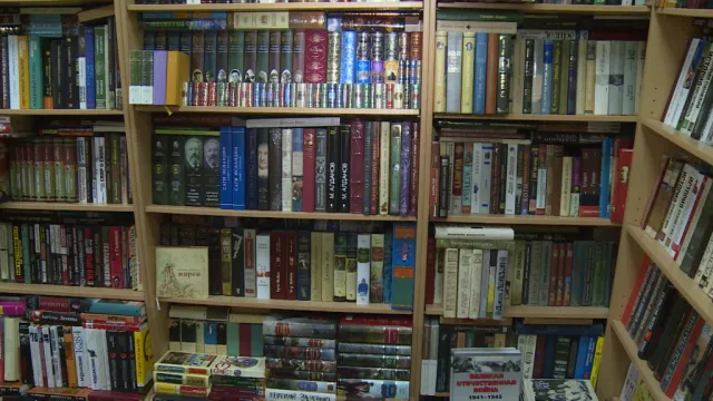 Владелец книжной лавки в Астрахани рассказал о своей коллекции