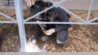 В Астрахани установили более 2 тыс. метров дорожного ограждения