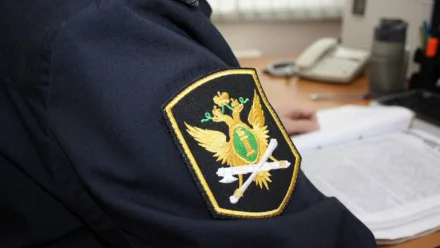 Под Астраханью пристав подозревается в превышении полномочий