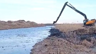 В Астраханской области продолжили расчищать водные объекты