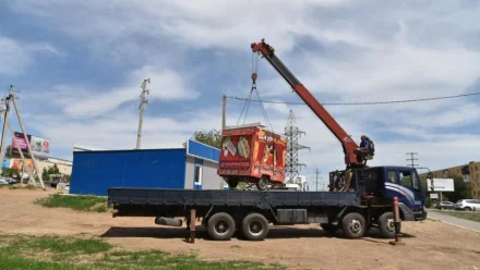 Незаконно установленные киоски и павильоны сносят в Астрахани