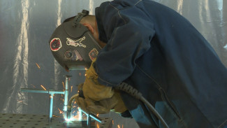 Астраханец открыл сварочную мастерскую в рамках социального контракта