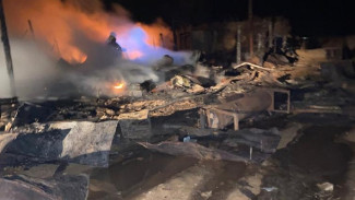 В Астраханской области при пожаре в вагоне-бытовке погибли два человека