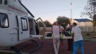 Астраханская санавиация доставила в больницу парня, пострадавшего в ДТП