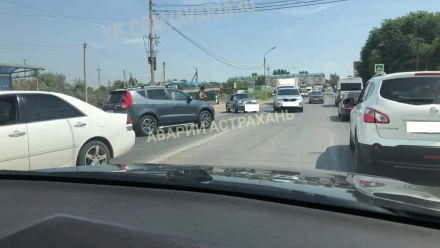 В Астрахани 36-летний водитель сбил женщину и столкнулся с иномаркой