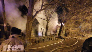 В Астрахани при пожаре в доме погиб 27-летний парень