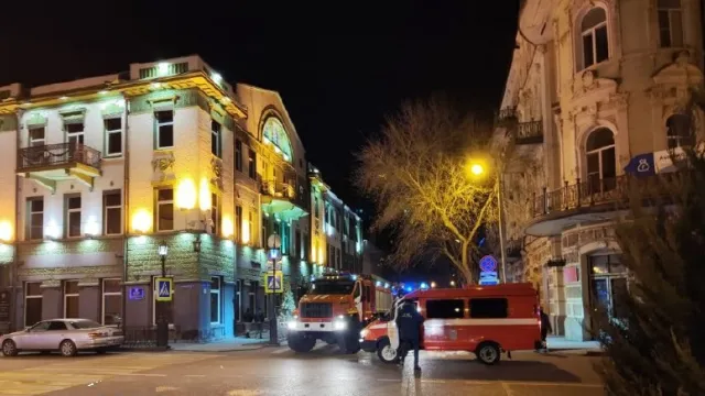В Астрахани горел жилой трехэтажный дом