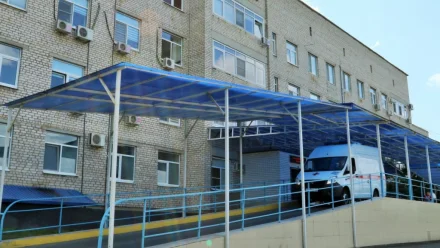 В Астрахани врачи спасли жизнь мужчине, упавшего с 30-метровой вышки