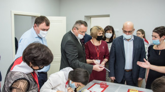 Игорь Мартынов посетил камызякские школы и обсудил с родителями интересующие вопросы