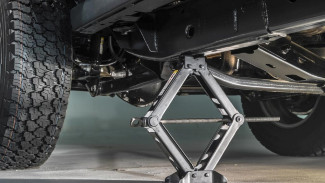 В Астраханской области мужчину насмерть придавило машиной