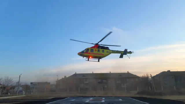 Санавиация доставила мужчину в тяжёлом состоянии из запаромного села в Астрахань