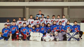 Игорь Бабушкин поздравил астраханцев со Всероссийским днём хоккея