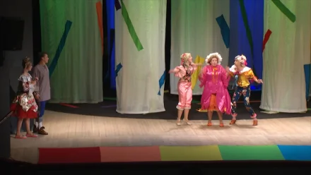 В Астрахани организовали спектакль для детей из нуждающихся семей