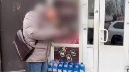 Астраханские полицейские обнаружили опасную незамерзайку 