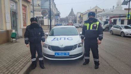 В Астрахани полицейские спасли мальчика, который чуть не провалился под лёд