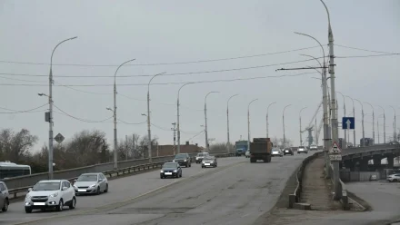 В Астрахани на Новом мосту стартует ямочный ремонт