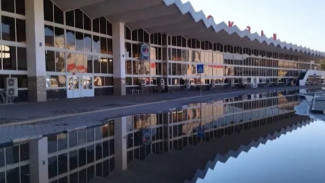 Названа причина прорыва канализации у входа в железнодорожный вокзал в Астрахани