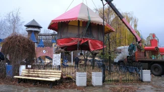 В Астрахани мэрия демонтирует колесо обозрения в «Планете» за свой счет