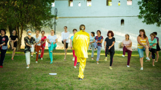 В Астрахани для пенсионеров проводят занятия по гимнастике цигун