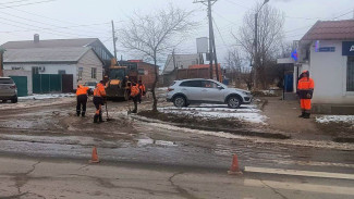 В Астрахани в Военном городке устранили аварию на сетях канализации