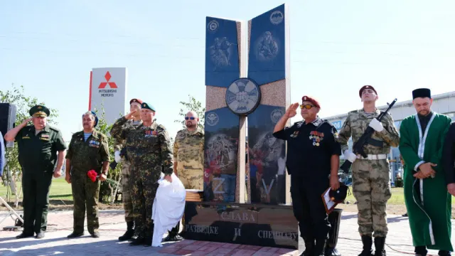 В Астрахани открыли памятник бойцам спецназа и разведки
