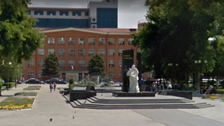 В Астрахани скейтеры решили потренироваться на военном мемориале