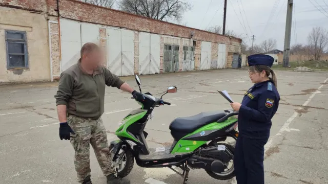 Астраханские приставы передали на нужды СВО первый конфискованный мотоцикл