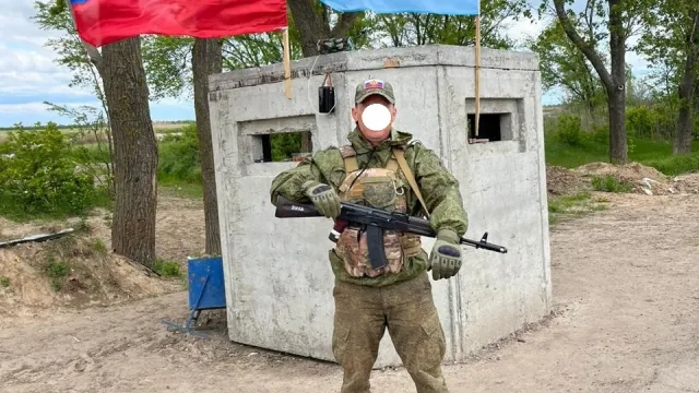 В зоне специальной военной операции служат 12 астраханских пожарных